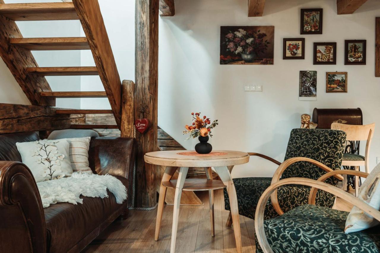 Cakyho Kuria - Mezonetovy Apartman S Krbom A Saunami Smizany Exterior photo